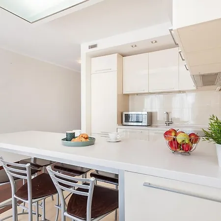 Central Apartment In Gedimino Av By Urban Rent Vilnius Exterior photo