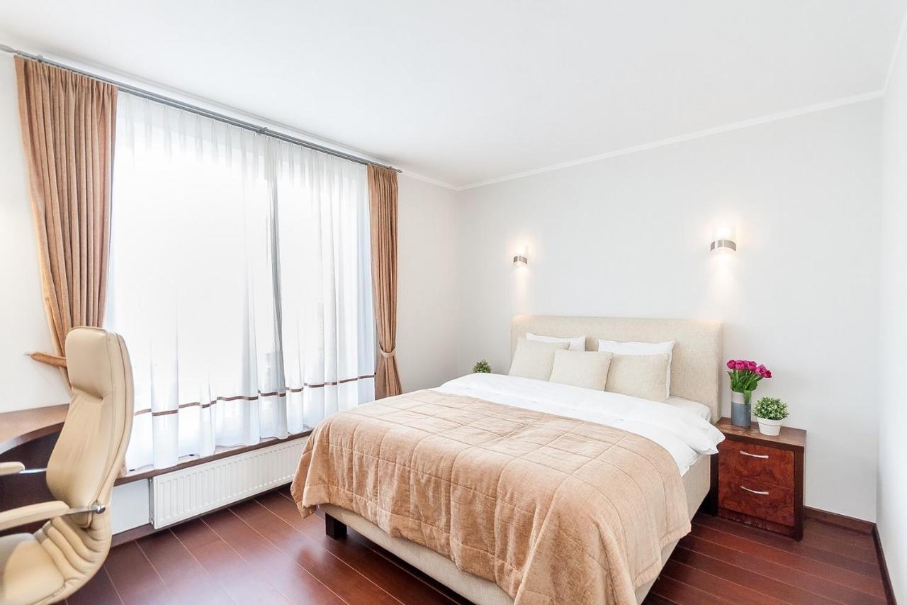 In Gedimino Av By Urban Rent Apartament