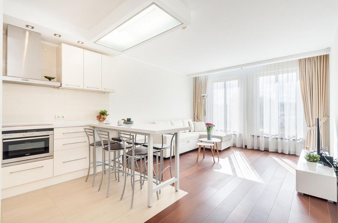 In Gedimino Av By Urban Rent Apartament